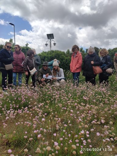 Aprendiendo la flora melífera en jardín botánico de El Robledo